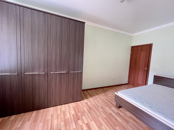 
   Продам 2-комнатную, 77.8 м², Жмайлова ул, 4/12

. Фото 2.