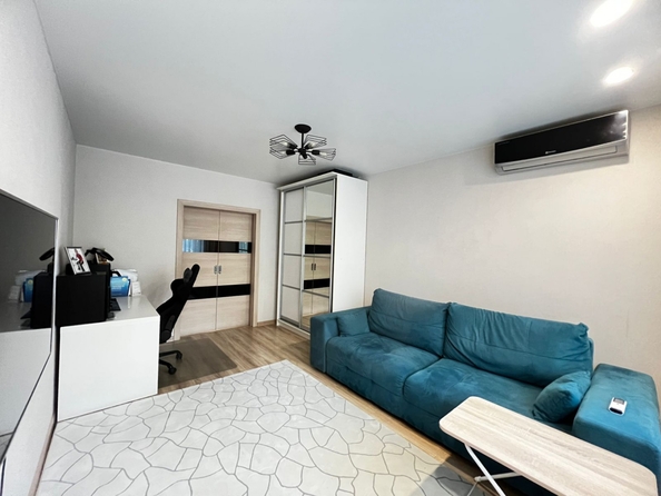
   Продам 3-комнатную, 63 м², Комарова б-р, 10

. Фото 2.