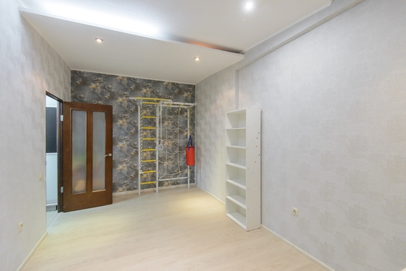 
   Продам 3-комнатную, 74 м², Вятская ул, 75/2

. Фото 8.