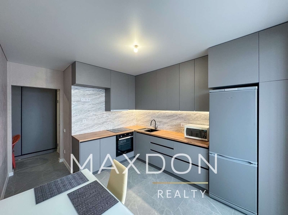 
   Продам 2-комнатную, 64 м², Комарова б-р, 1е

. Фото 1.