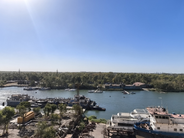 
   Продам 3-комнатную, 77 м², 23-я линия ул, 23

. Фото 13.