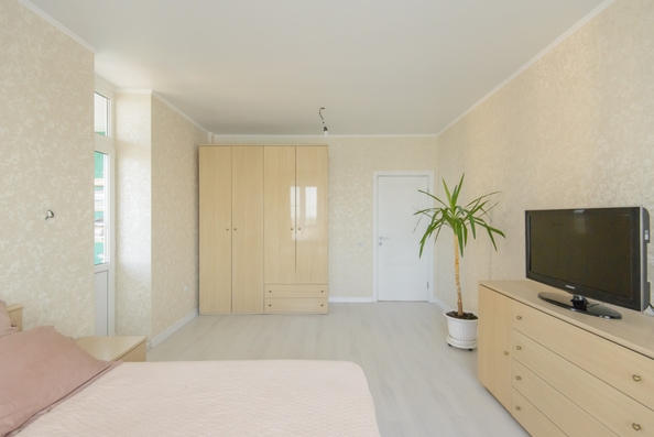 
  Продается 2-комн. квартира, 77.03 м², Береговая ул, д. 117
. Фото 2.
