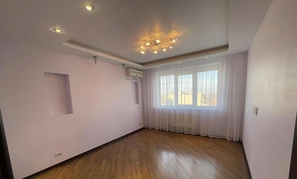 
   Продам 2-комнатную, 67.3 м², Зорге ул, 11

. Фото 1.