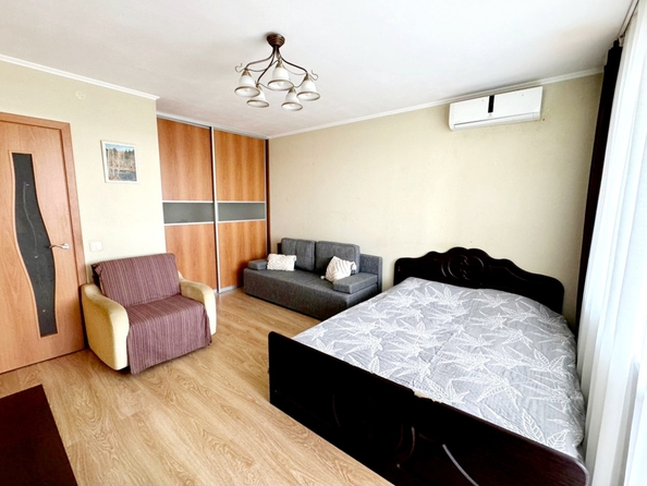 
   Продам 1-комнатную, 37 м², 11-я улица ул, 53

. Фото 1.