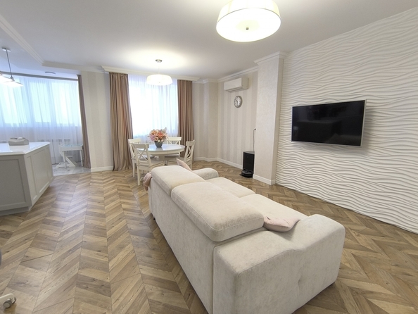 
  Продается 2-комн. квартира, 72 м², Творческая ул, д. 7
. Фото 3.