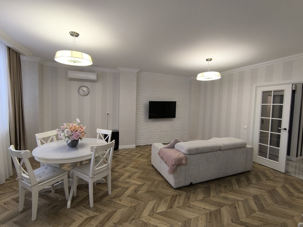 
  Продается 2-комн. квартира, 72 м², Творческая ул, д. 7
. Фото 4.
