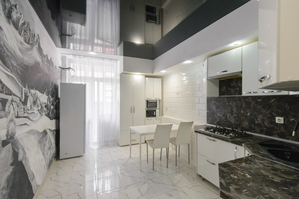 
  Продается 2-комн. квартира, 66 м², Богданова ул, д. 79
. Фото 6.