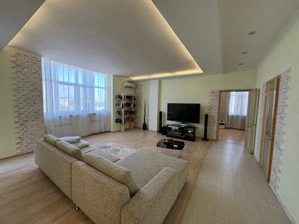 
  Продается 2-комн. квартира, 85 м², 2-я Краснодарская ул, д. 135а
. Фото 1.