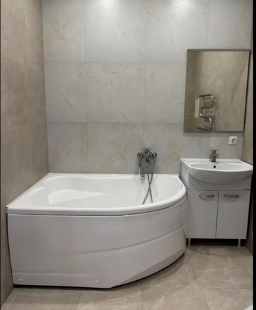 
  Продается 1-комн. квартира, 39 м², Комарова б-р, д. 1
. Фото 8.