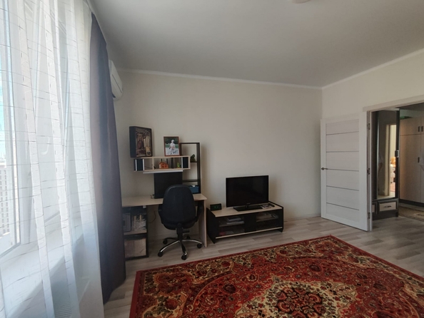 
  Продается 2-комн. квартира, 56 м², Ткачева ул, д. 19
. Фото 2.