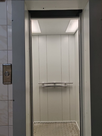 
  Продается 3-комн. квартира, 64.9 м², Комарова б-р, д. 18/2
. Фото 9.