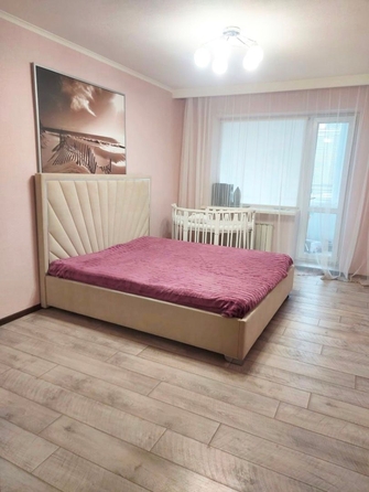 
   Продам 3-комнатную, 84 м², Думенко ул, 11Д

. Фото 4.
