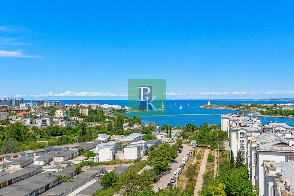 
  Продается 3-комн. квартира 132 м². Фото 1.